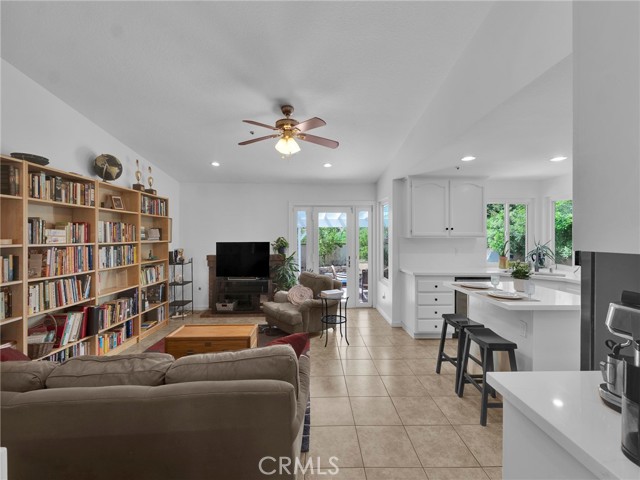 Detail Gallery Image 9 of 43 For 24527 Indian Hill Ln, West Hills,  CA 91307 - 5 Beds | 3 Baths