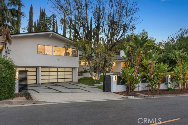 5265 Del Moreno Drive, Woodland Hills CA: https://media.crmls.org/medias/e0daea1b-1afe-46b0-9246-dee70f1ff0a4.jpg