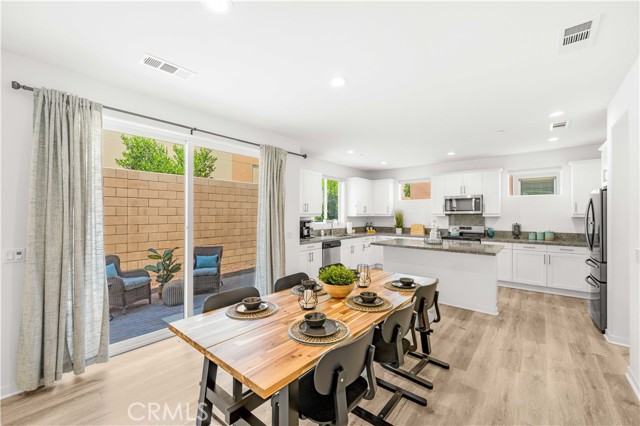 Detail Gallery Image 5 of 28 For 6952 Silverado St, Chino,  CA 91710 - 4 Beds | 3 Baths