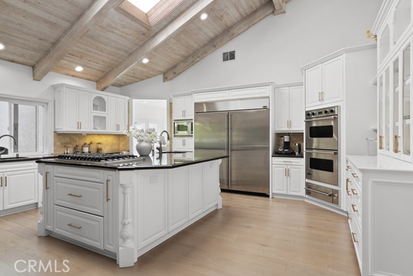 Detail Gallery Image 17 of 67 For 9514 Oakridge Pl, Chatsworth,  CA 91311 - 6 Beds | 6 Baths