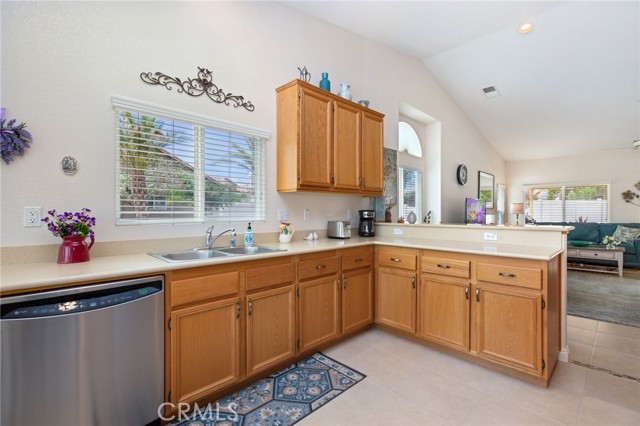 Detail Gallery Image 9 of 25 For 7397 Village Way, Yucca Valley,  CA 92284 - 3 Beds | 2 Baths