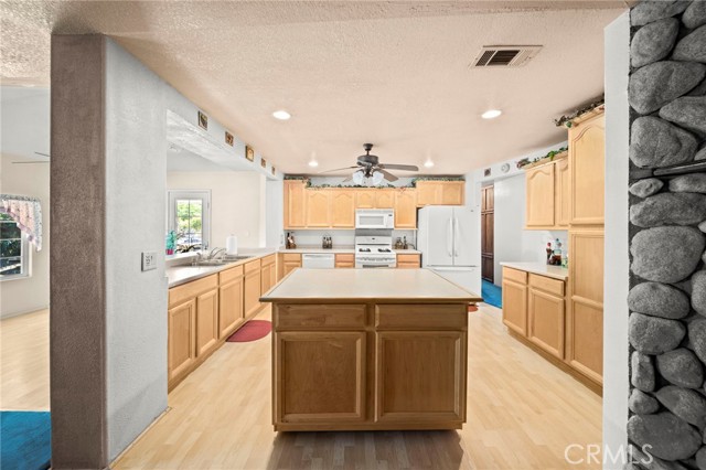 30960 Sunset Avenue, Nuevo CA: https://media.crmls.org/medias/e0dd145d-421f-4889-b6e1-8e6789b74dbf.jpg