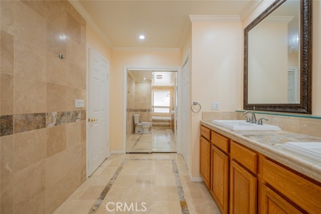 19941 Hiawatha Street, Chatsworth CA: https://media.crmls.org/medias/e0dd8743-c5d2-4256-814c-536b61b18dc2.jpg
