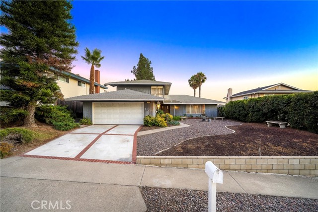 19662 Larkridge Drive, Yorba Linda CA: https://media.crmls.org/medias/e0de33c1-e49c-493d-ac12-d9c80c83c554.jpg