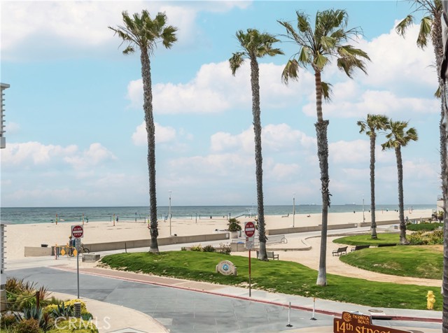 1300 The Strand, Hermosa Beach, California 90254, 1 Bedroom Bedrooms, ,1 BathroomBathrooms,Residential,Sold,The Strand,SB23083557