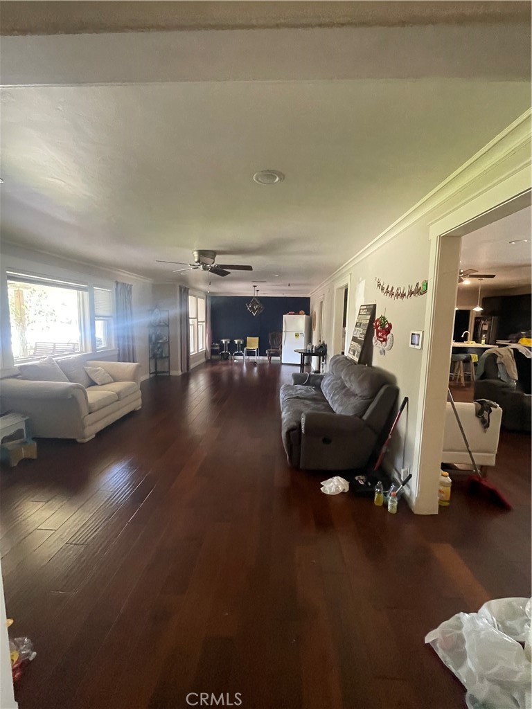 https://media.crmls.org/medias/e0dfc557-4b43-433f-93a8-1059e61ab97a.jpg?preset=X-Large