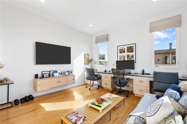Detail Gallery Image 32 of 67 For 308 17th St, Manhattan Beach,  CA 90266 - 4 Beds | 3/1 Baths
