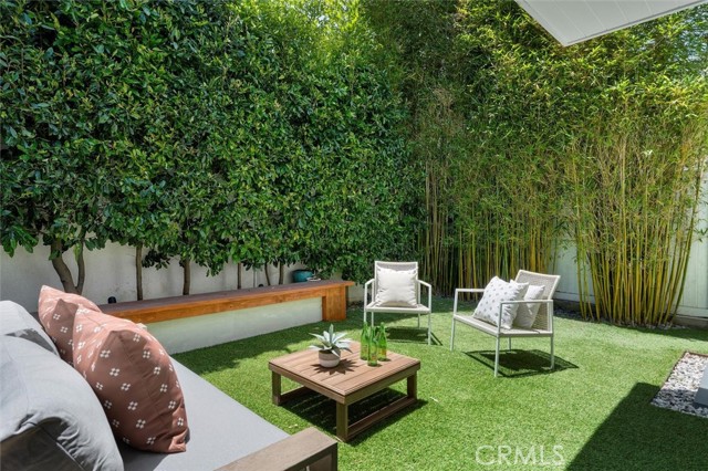 1605 Steinhart Avenue, Redondo Beach CA: https://media.crmls.org/medias/e0e00bf8-21fd-48c4-84b1-bc6e5d641af8.jpg