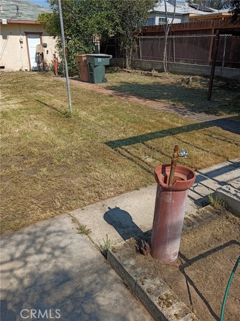 Detail Gallery Image 6 of 8 For 2417 Edwards, Bakersfield,  CA 93306 - 2 Beds | 1 Baths