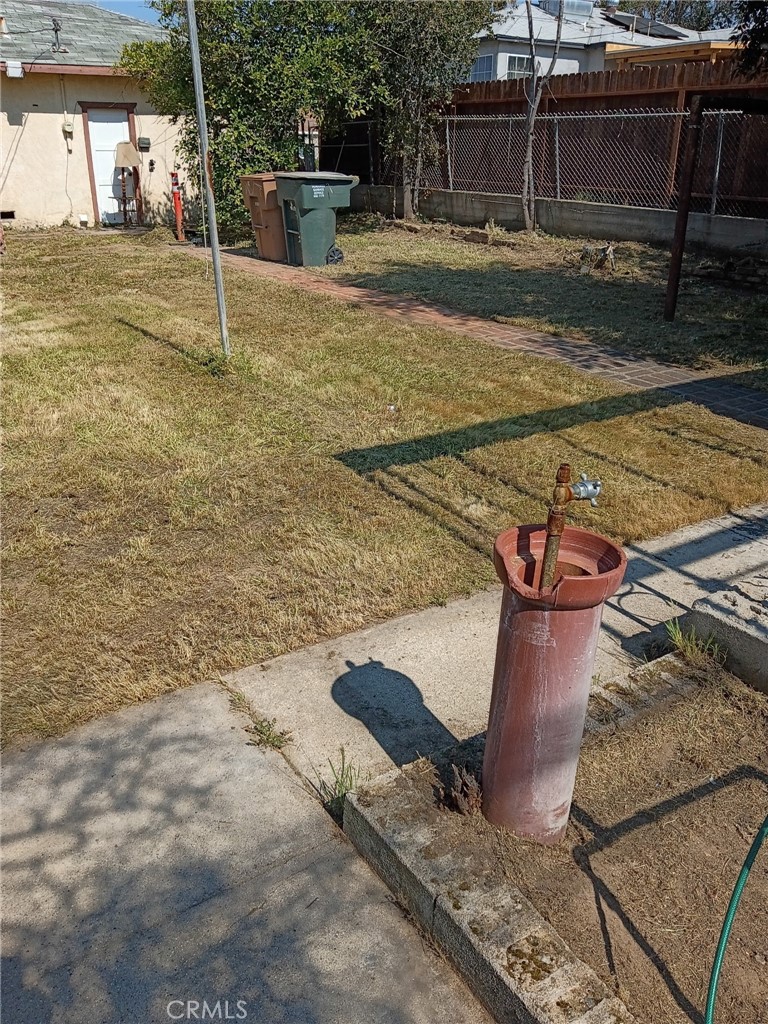 https://media.crmls.org/medias/e0e1700f-cf8d-49d8-9276-24e5e12d5035.jpg?preset=X-Large
