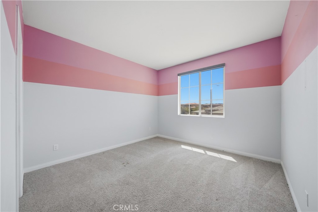 https://media.crmls.org/medias/e0e18f52-fd99-4e0e-9541-103ebd78169a.jpg?preset=X-Large