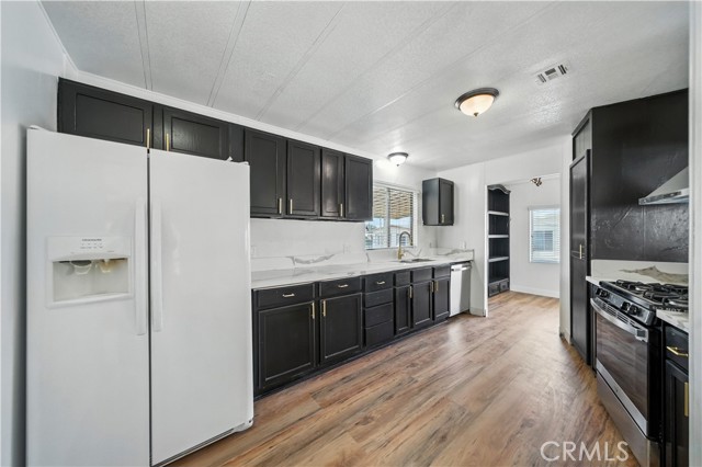626 N Dearborn, Redlands CA: https://media.crmls.org/medias/e0e24049-0e7e-4d87-a35f-dd87123241b6.jpg