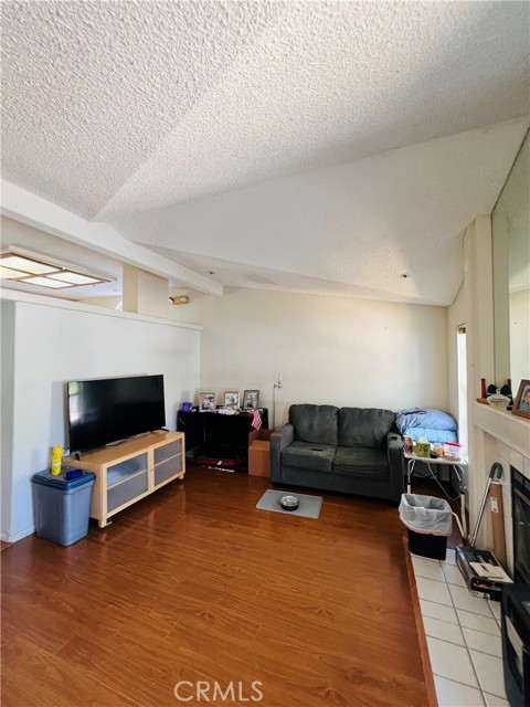 Detail Gallery Image 3 of 34 For 13691 Gavina Ave #363,  Sylmar,  CA 91342 - 3 Beds | 2 Baths
