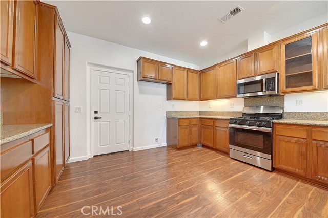 Detail Gallery Image 17 of 49 For 26335 Iris Ave #D,  Moreno Valley,  CA 92555 - 3 Beds | 3 Baths