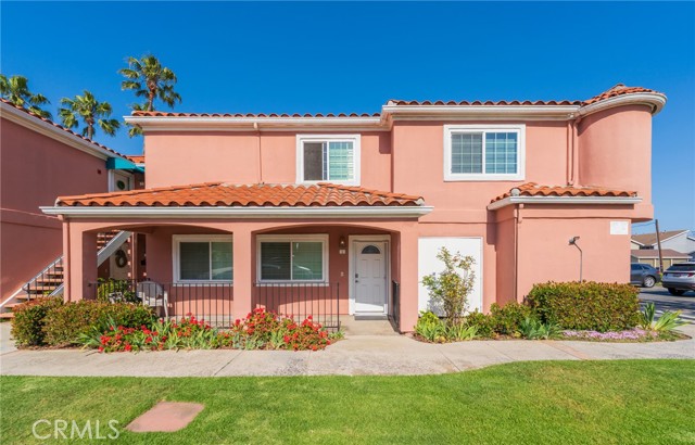 409 Utica Avenue, Huntington Beach CA: https://media.crmls.org/medias/e0e453ad-6d84-4438-a50a-b3b82127940c.jpg