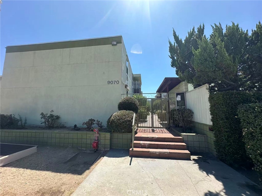 9070 Huntington Drive #19