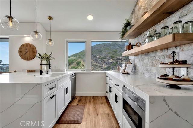 Detail Gallery Image 23 of 68 For 553 Temple Hills Dr, Laguna Beach,  CA 92651 - 5 Beds | 4/1 Baths