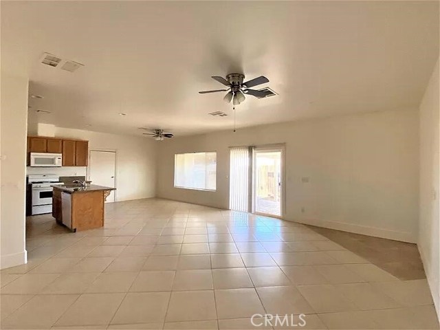 7666 Poppy Boulevard, California City CA: https://media.crmls.org/medias/e0e5af94-7e1a-4826-98c1-56913dde7ede.jpg