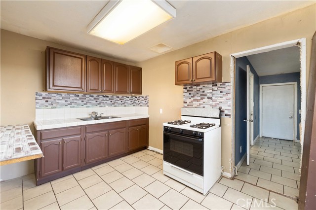 Detail Gallery Image 8 of 28 For 42257 8th St, Lancaster,  CA 93535 - 4 Beds | 1/1 Baths