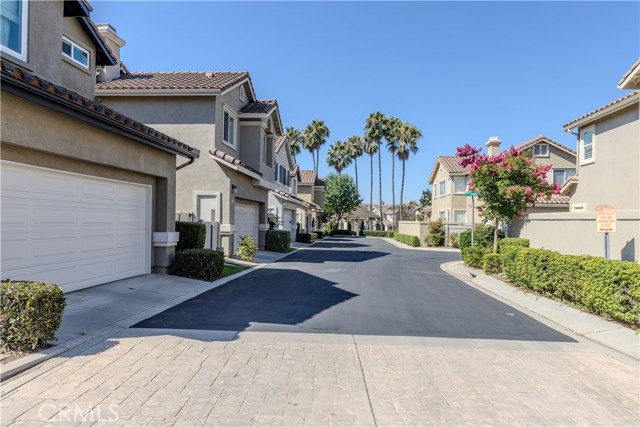 4 Paseo Pensamiento, Rancho Santa Margarita CA: https://media.crmls.org/medias/e0e5ccd3-1919-45c7-8c2b-03d3ec2336ef.jpg