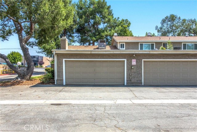 2061 W Redlands Boulevard, Redlands CA: https://media.crmls.org/medias/e0e5d6b3-3163-46a7-8749-2dfe1880ea0a.jpg