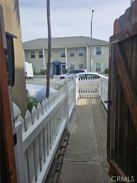 Detail Gallery Image 4 of 21 For 125 Unit a Bennett Ave, Long Beach,  CA 90803 - 1 Beds | 1 Baths