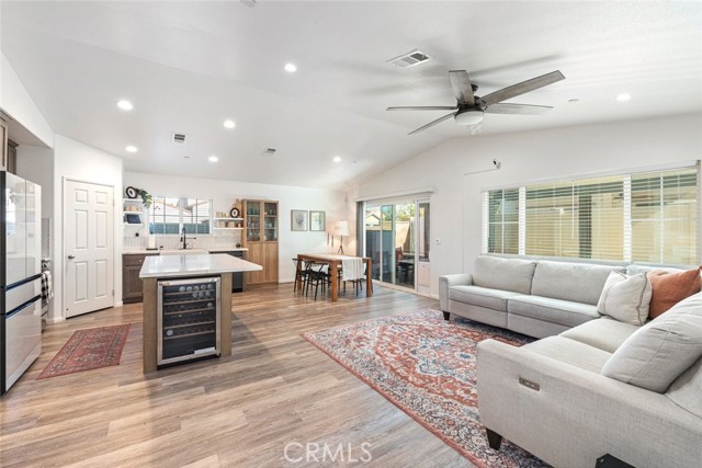 Detail Gallery Image 14 of 36 For 29102 Larch, Lake Elsinore,  CA 92530 - 3 Beds | 2 Baths