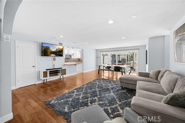 5345 Kenwood Avenue, Buena Park CA: https://media.crmls.org/medias/e0e62e41-d05e-4be5-be43-a326499ec0fd.jpg