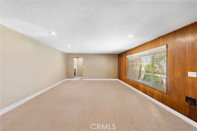 2304 Lewis Street, Santa Ana CA: https://media.crmls.org/medias/e0e6852b-6608-4092-8a41-31a1b6fd83d2.jpg