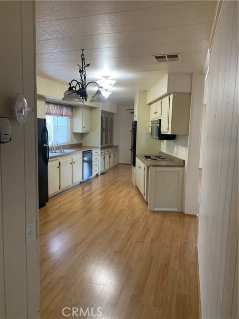 1800 south main, Lakeport CA: https://media.crmls.org/medias/e0e6ccc2-26b1-47f8-82fd-386c1fe34fb8.jpg
