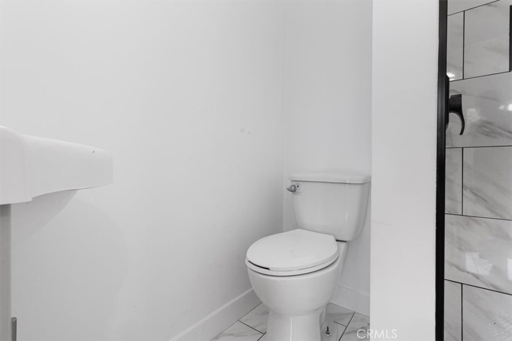 https://media.crmls.org/medias/e0e6ea45-9ae9-4174-bcfa-a009a87b4106.jpg?preset=X-Large