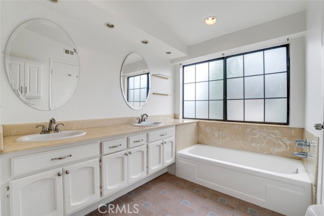Detail Gallery Image 17 of 32 For 20737 Roscoe Bld #701,  Winnetka,  CA 91306 - 3 Beds | 2/1 Baths