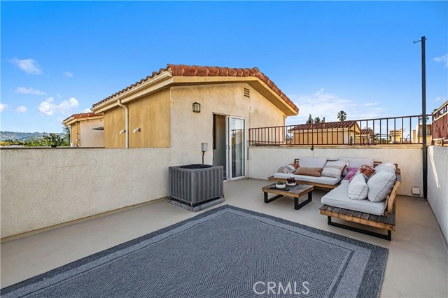 Detail Gallery Image 17 of 22 For 14535 Margate St #13,  Sherman Oaks,  CA 91411 - 3 Beds | 2/1 Baths