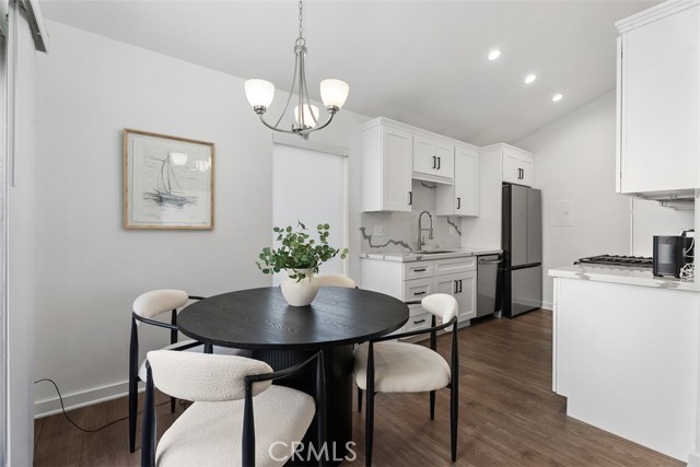 Detail Gallery Image 3 of 9 For 1410 Cabrillo Park Dr #E,  Santa Ana,  CA 92701 - 1 Beds | 1 Baths