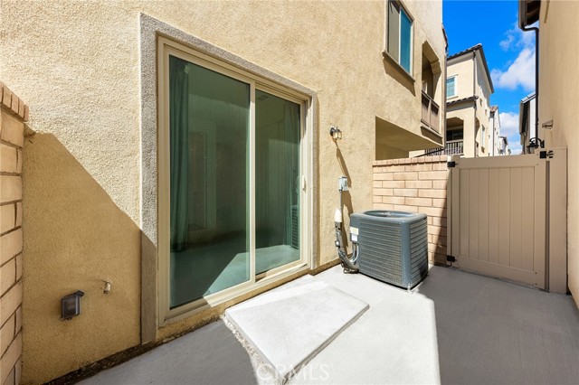 7554 Botany St, Chino CA: https://media.crmls.org/medias/e0e91b0d-565c-4f1a-b25a-8ef76ee8f215.jpg