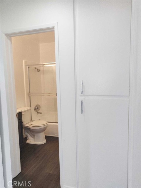Image 15 of 40 For 5236 Kester Avenue 6
