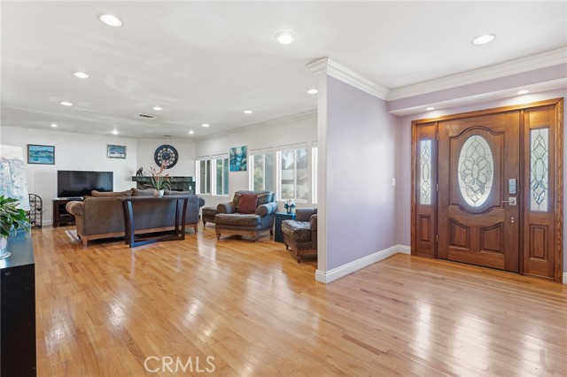 Detail Gallery Image 3 of 36 For 21904 Galvez, Woodland Hills,  CA 91364 - 3 Beds | 3/1 Baths