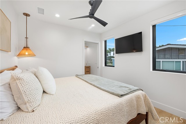 Detail Gallery Image 29 of 38 For 128 39th, Newport Beach,  CA 92663 - – Beds | – Baths