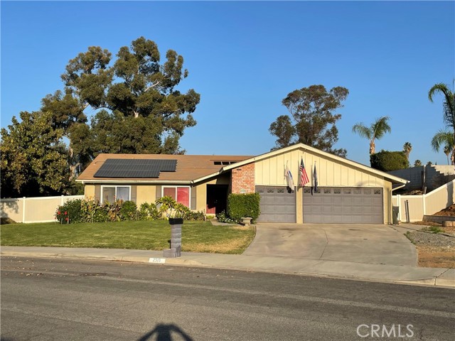 2515 Falling Oak Dr, Riverside, CA 92506