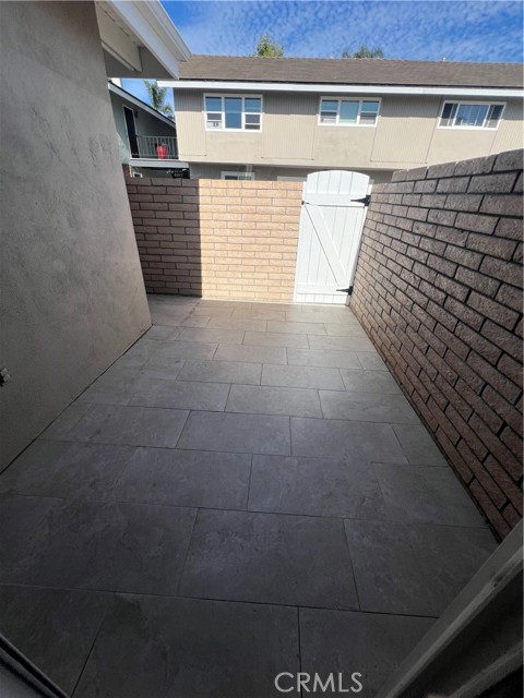 Detail Gallery Image 7 of 9 For 16912 Canyon, Huntington Beach,  CA 92649 - 2 Beds | 2 Baths