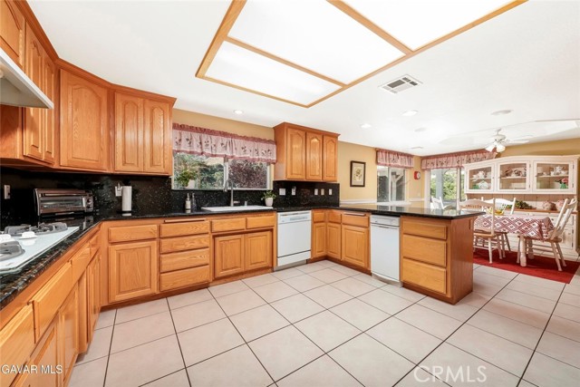 40505 90th W Street, Palmdale CA: https://media.crmls.org/medias/e0eb0e90-c831-473a-8284-25eb039214c3.jpg