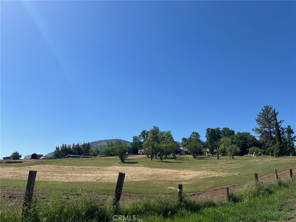 https://media.crmls.org/medias/e0eb3f78-679f-4db4-a084-fefb66d21c7f.jpg?preset=X-Large