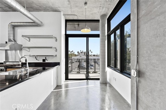 Detail Gallery Image 11 of 41 For 835 Locust Ave #322,  Long Beach,  CA 90813 - 1 Beds | 1 Baths