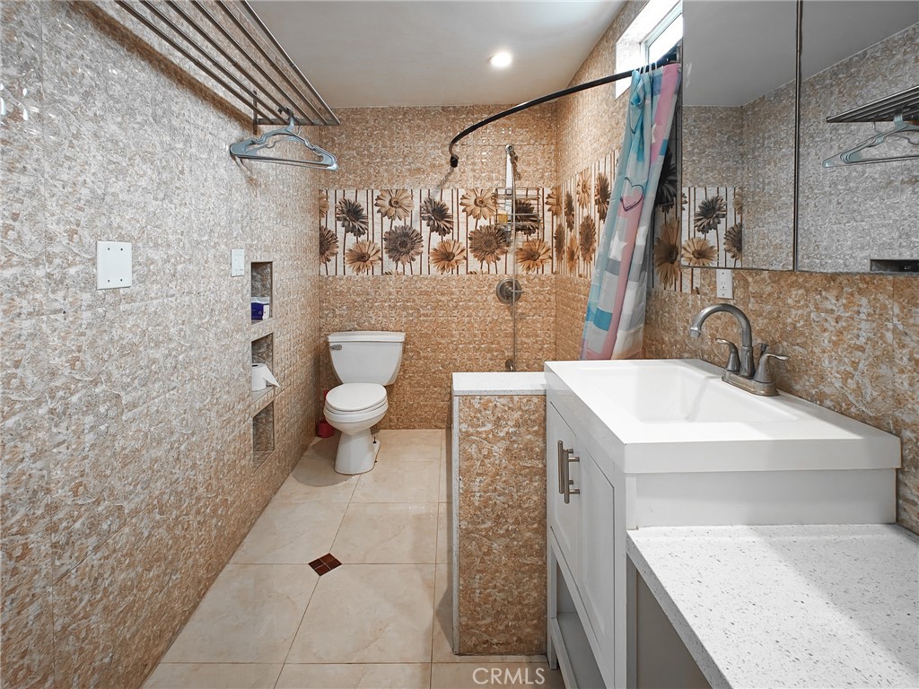 https://media.crmls.org/medias/e0ec0e8b-a58d-4472-b21c-94d2933cd456.jpg?preset=X-Large