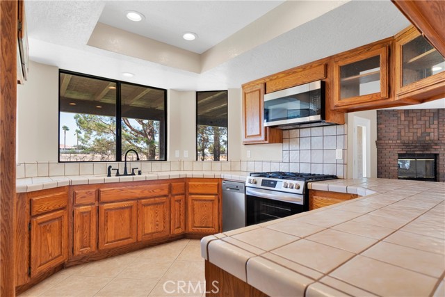 Detail Gallery Image 11 of 50 For 7144 Yosemite Ave, Oak Hills,  CA 92344 - 3 Beds | 2 Baths