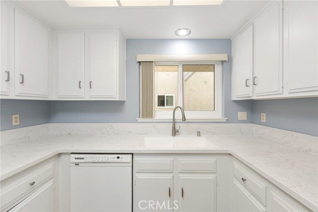 2386 Via Mariposa W, Laguna Woods CA: https://media.crmls.org/medias/e0ed355a-ebea-4f51-912f-f39174ee3308.jpg