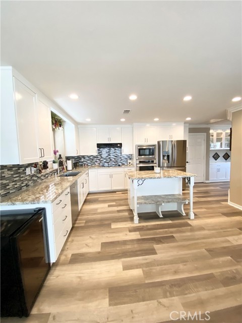 Detail Gallery Image 15 of 48 For 22761 Granite Dome, Canyon Lake,  CA 92587 - 3 Beds | 2/1 Baths