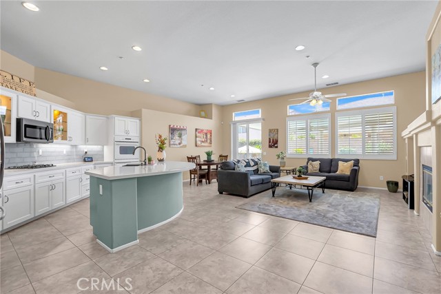 11567 Waterwell Court, Riverside CA: https://media.crmls.org/medias/e0edeec0-eeb9-46c4-99fa-803215b81660.jpg