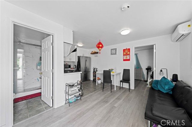 205 Sunset Avenue, San Gabriel CA: https://media.crmls.org/medias/e0eeaa25-8b7b-4ce6-93d6-3d0ae2a351be.jpg
