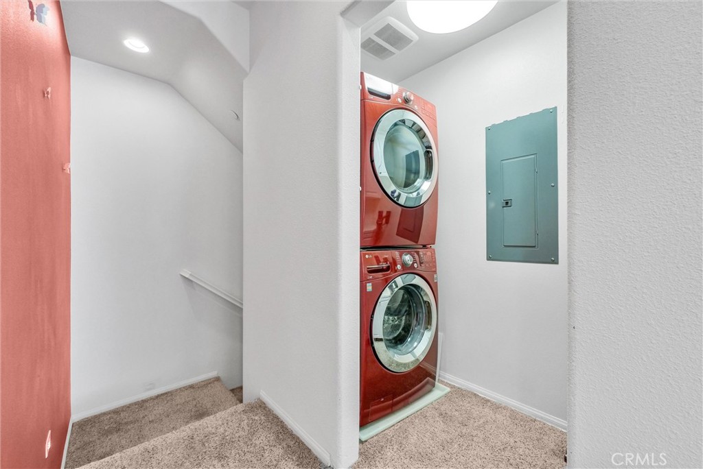 https://media.crmls.org/medias/e0eeecb2-ac2f-4c8e-b100-50e9ce3623e5.jpg?preset=X-Large